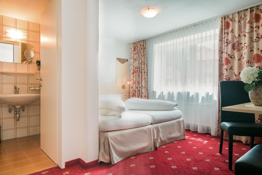 Alpenhotel Regina Наудерс Экстерьер фото